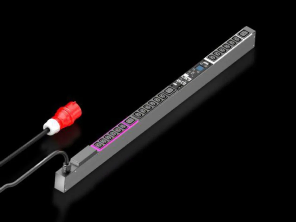 Virranjakeluyksikkö PDU Switched Rittal VX IT - VIRRANJAKELUYKSIKKÖ PDU RITTAL PDU SWITCHED 16A/3 CEE 18XC13+