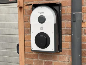 Seinäteline Next Green Wallplate - LATAUSASEMATARVIKE NEXT GREEN SEINÄTELINE WALLPLATE 320