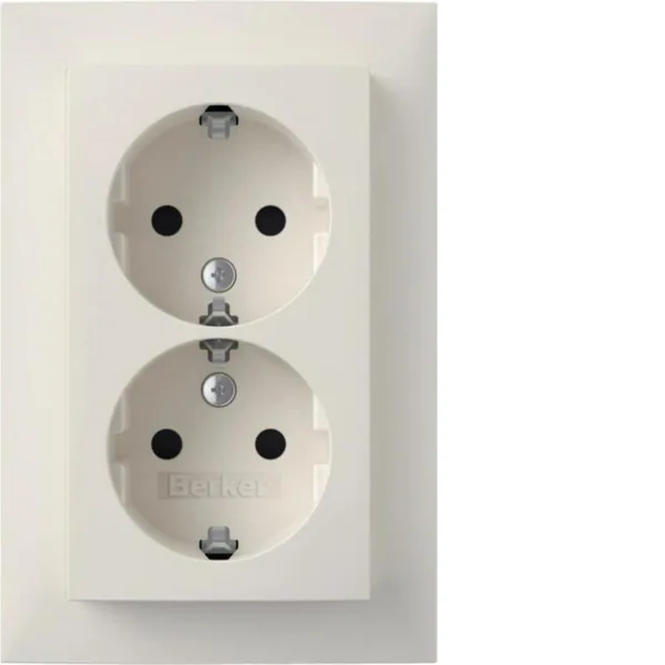 Pistorasia Hager S.1 2S/16A/IP20 440V UPJ VAL