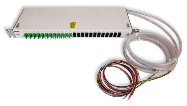 Paneeli-esikytketty Naficon Kaappitarvike PAN.19" LCA/- 24SMT 3.5M