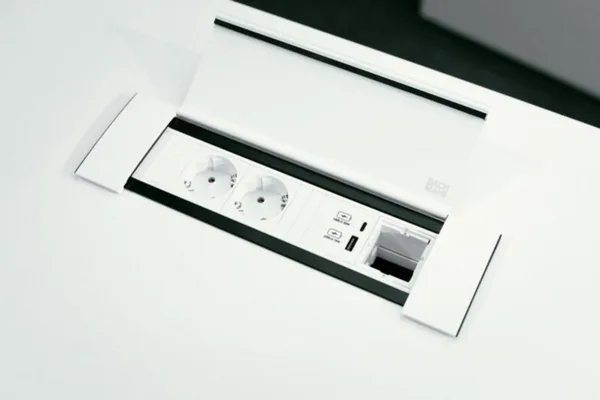 Pistorasia + USB Bachmann Power Frame 2xPR+USB/A/C+1xMODPAIKKA 0,2M