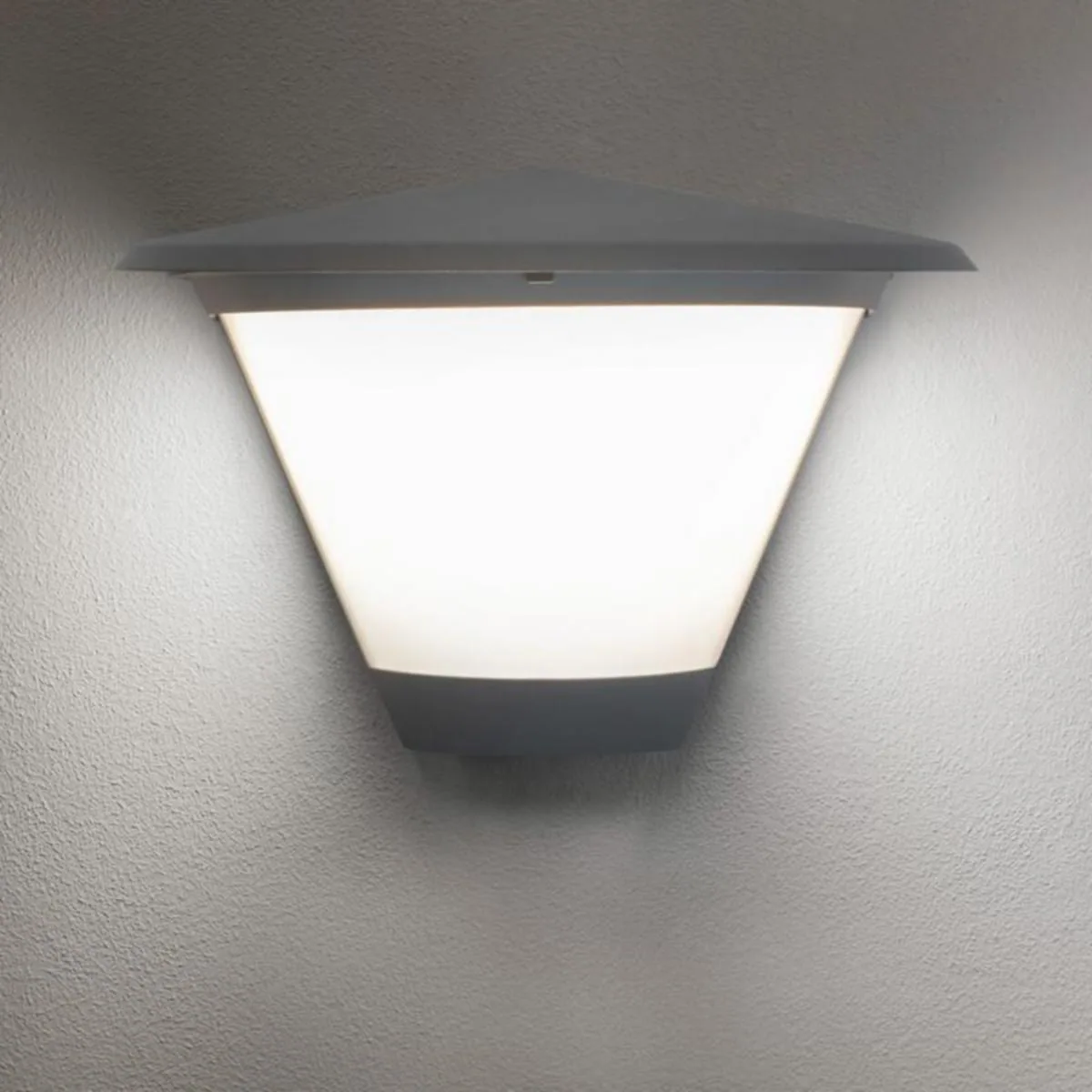 Seinävalaisin ulko Hide-a-lite Pave Wall IP65 1940LM 18W GR OP TOP – 3000-4000