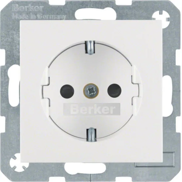 Pistorasia Hager S.1 1S/16A/IP21 UKJ VAL