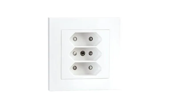 Pistorasia SG Install uppoasennus 3E/2,5A/IP21 UKJ 2X VAL
