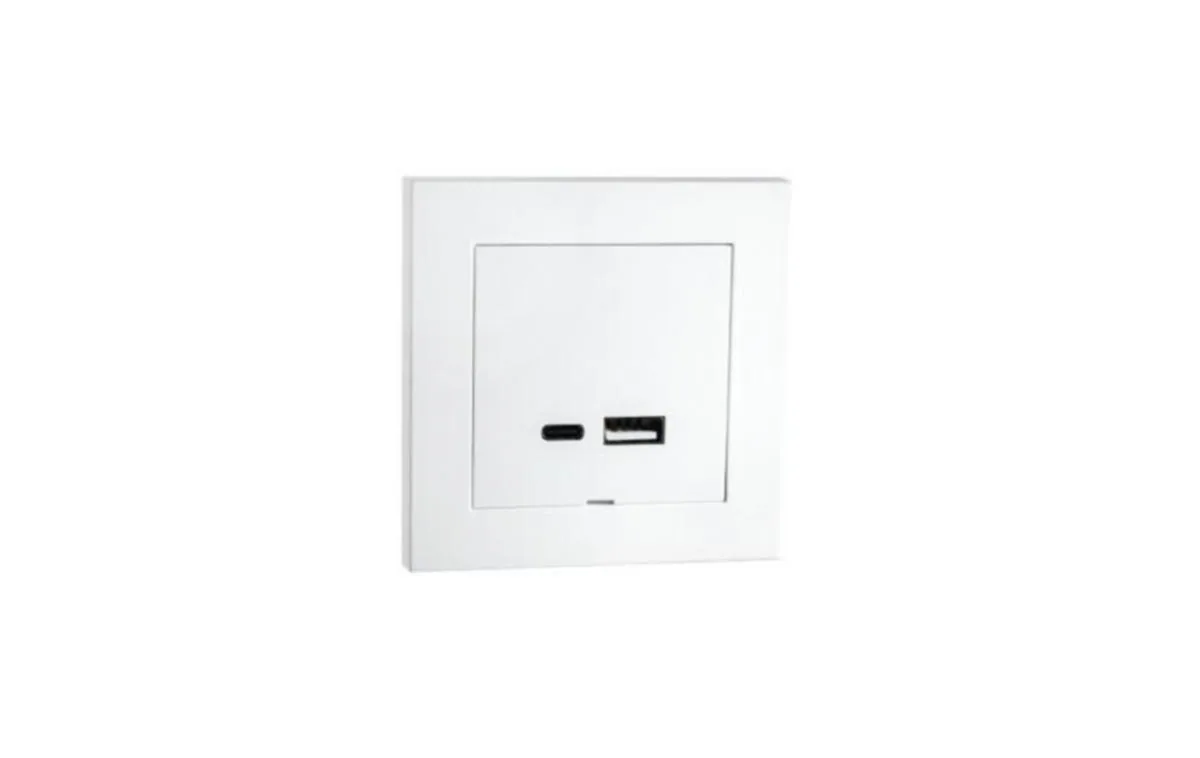 Pistorasia SG Install - PISTORASIA INSTALL USB A+C/3A/IP20 UKJ VAL