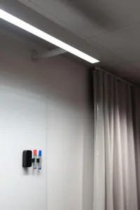 Pinta-/ripustusvalaisin Hide-a-lite Actor G2 Ceiling - PINTA-/RIPUSTUSVAL ACTOR G2 CE 1910LM 3K/4K BL ASYM DIM