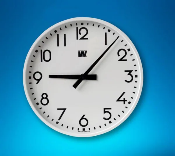 Minuuttipulssikellot WE-91133 seinävarrella Esmi