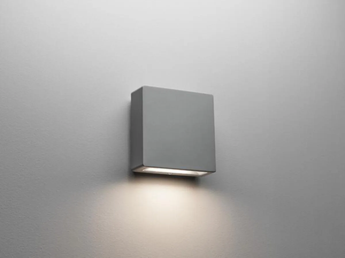 Seinävalaisin ulko Hide-a-lite Pixo IP65 1790LM 21W 2/3/4K GR DIM – 2700-4000