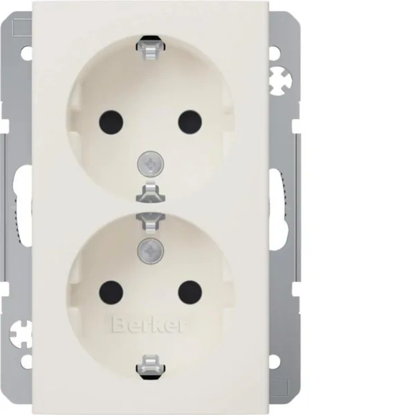 Pistorasia Hager S.1 2S/16A/IP20 2X 1.5DB UKJ vit