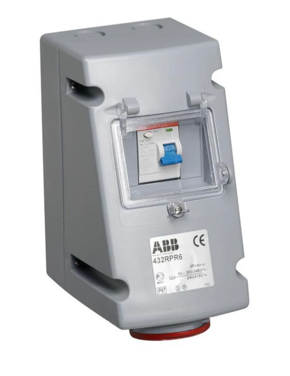 Voimapistorasia Amphenol Critical & Safe IP44 6H, 16A, 3P+N+E, 30MA – punainen