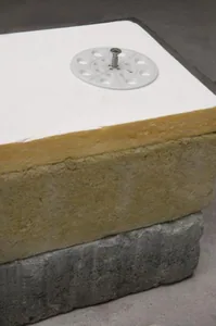 Kiinnikealustat eristettyihin kattoihin ja seiniin  DHI Schnabl Castor - RUUVIALUSTA CASTOR DHI 10 40-60mm ERISTE 175kpl