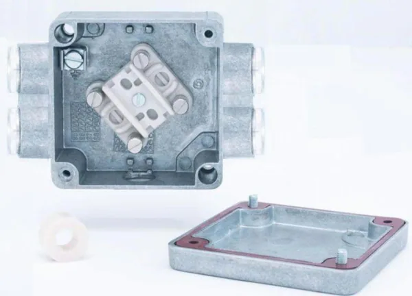 Jakorasia Selcast 2,5mm² 400V IP67 lämmönkestävä 2.5mm2 4xPK16 180AST