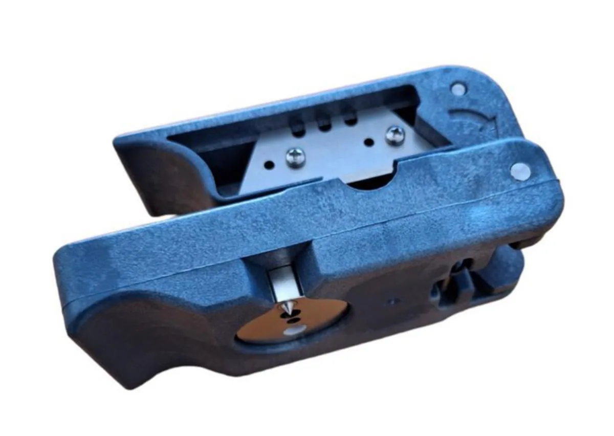 Työkalu Laatuantenni - TYÖKALU KAAPELIKUORIJA 1/2" 50 OHM.