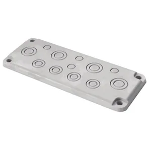 Keskuksen lisätarvike Schneider Electric Universal Enclosures - KESKUKSEN LISÄTARV UNIVERSAL E FL21 LAIPPA 12 AUKK HOLKEILLE