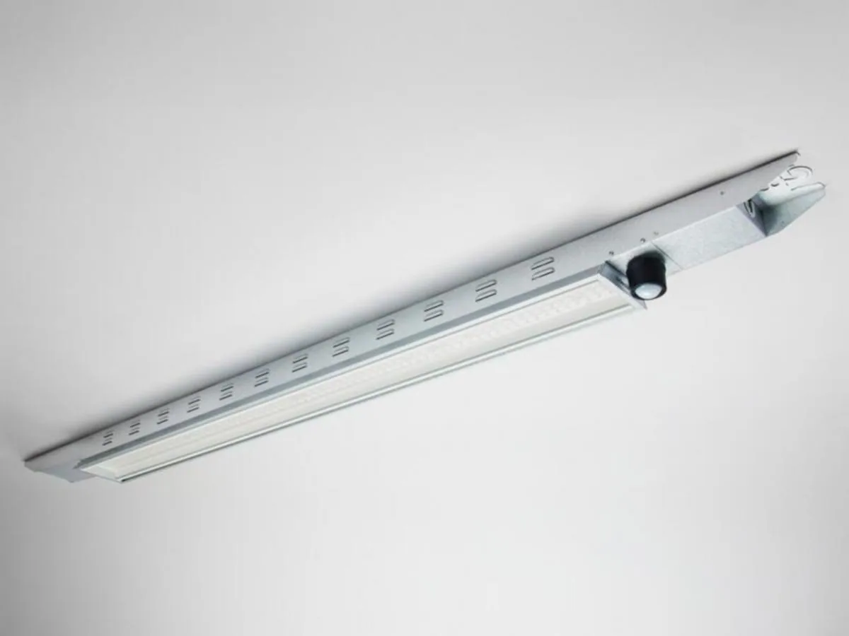 Tunnistinvalaisin Hide-a-lite Indline G2 IP23 17700LM 100W CASAMBI PIR