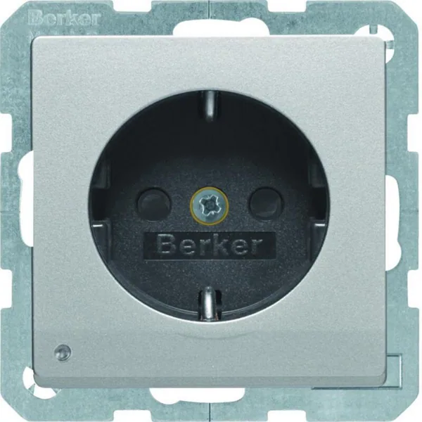 Pistorasia Hager Q.1 1S/16A UKR LED ALU