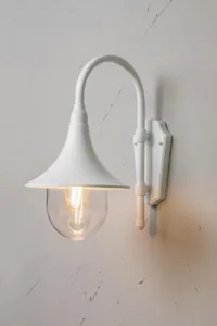 Seinävalaisin ulko Airam Kartano Trumpet - SEINÄVALAISIN KARTANO TRUMPET IP44 E27 PCC WH
