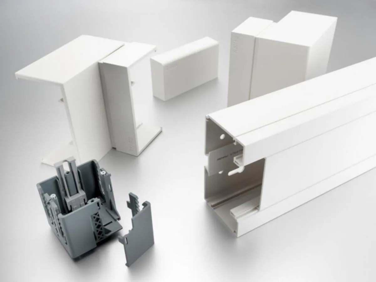 Tasokulma OBO Bettermann Signa Base PVC, 70/130MM VA