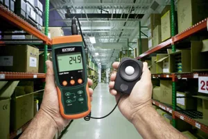 Valaistusvoimakkuusmittari/dataloggeri SDL400 Extech - LUX-DATALOGGERI EXTECH 100.000 LUX +MUISTIKORTTI