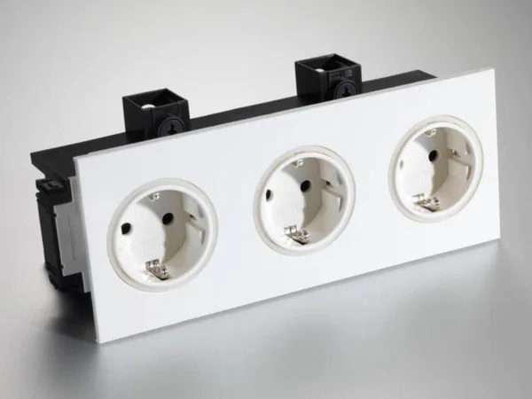 Kanavapistorasia OBO Signa Base PVC 3-OSAINEN