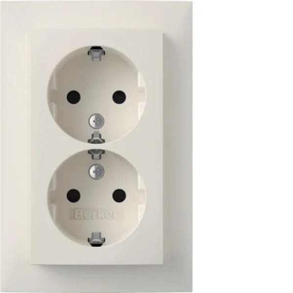 Pistorasia Hager S.1 2S/16A/IP21 2X UPJ white
