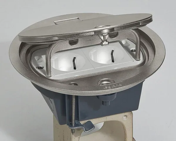 Lattiarasia Legrand 4-mod, 4-MOD IP66/40 IK09 10KN ZAMAK
