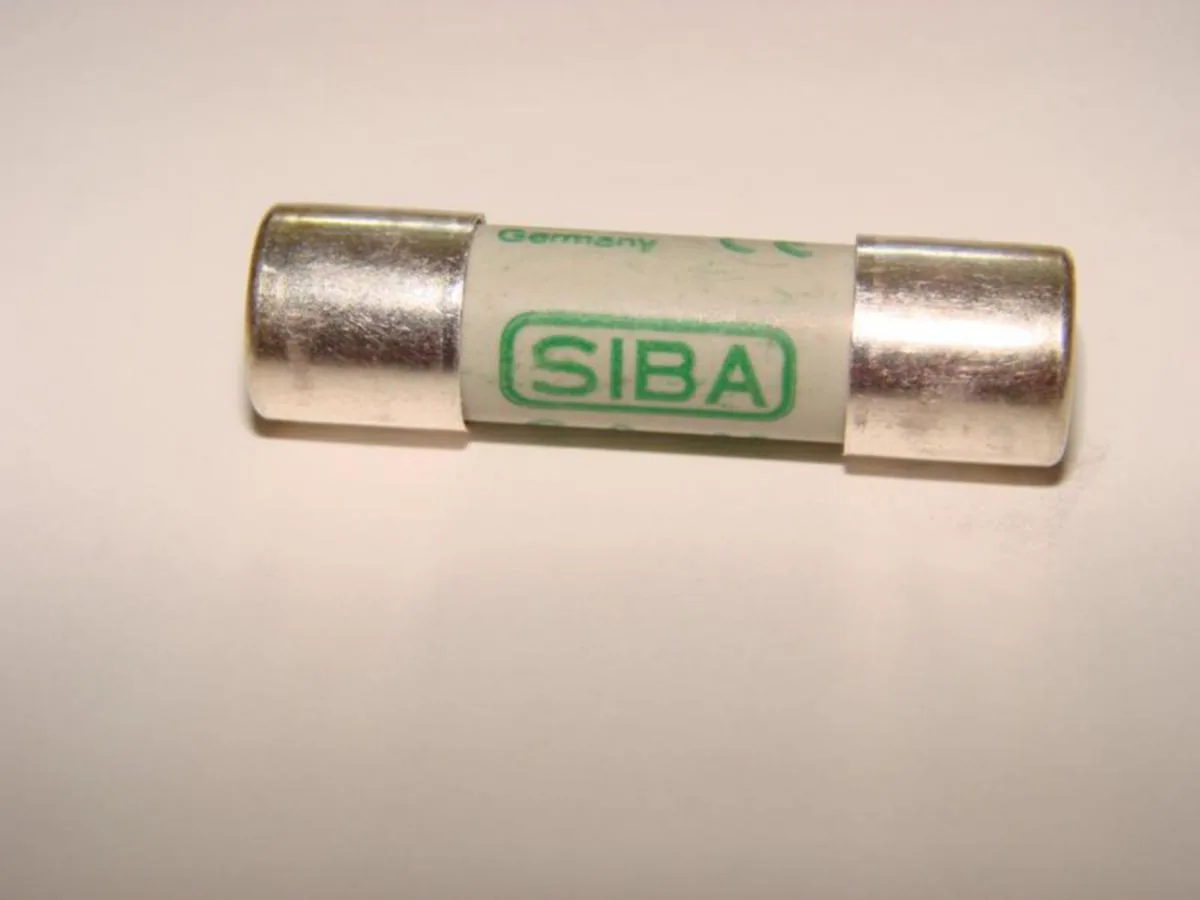 Putkisulake keraaminen Siba aM 14x51mm 690V - PUTKISULAKE KERAAM. HELLERMANN AM 14X51 8A 690V
