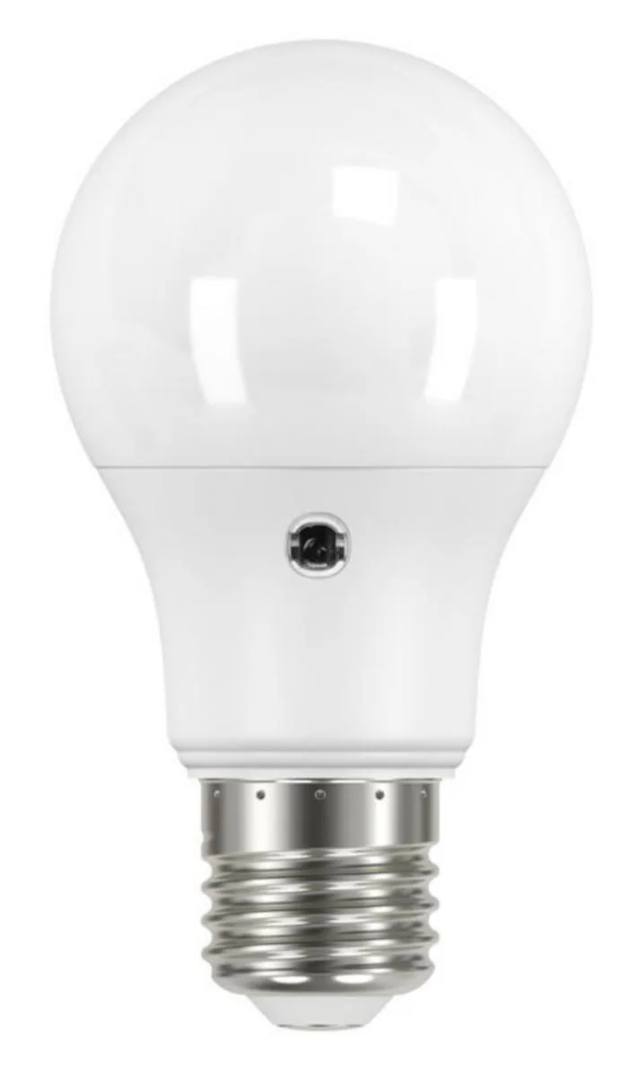 Vakiolamppu Airam Led A60 pahvipakkaus 827 470lm E27 SENSOR OP – 2700