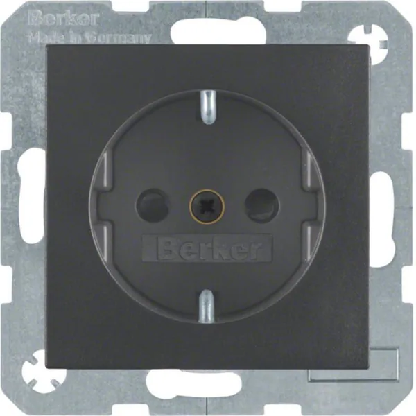Pistorasia Hager S.1 1S/16A/IP21 UKJ ANT