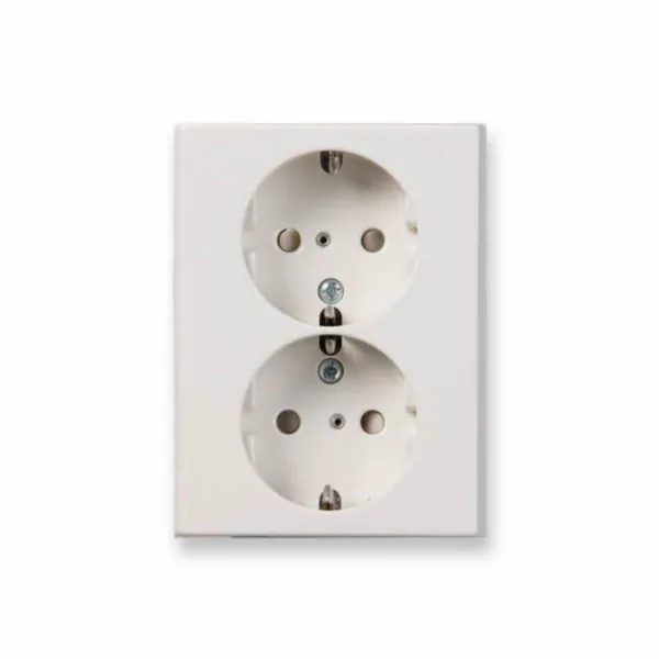 Pistorasia Ensto Intro 100mm 2S/16A/IP21 UKJ 0X VAL