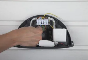 Seinävalaisin ulko Hide-a-lite Arc LED - SEINÄVALAISIN ULKO HIDE A LITE ARC ANTRASIITTI