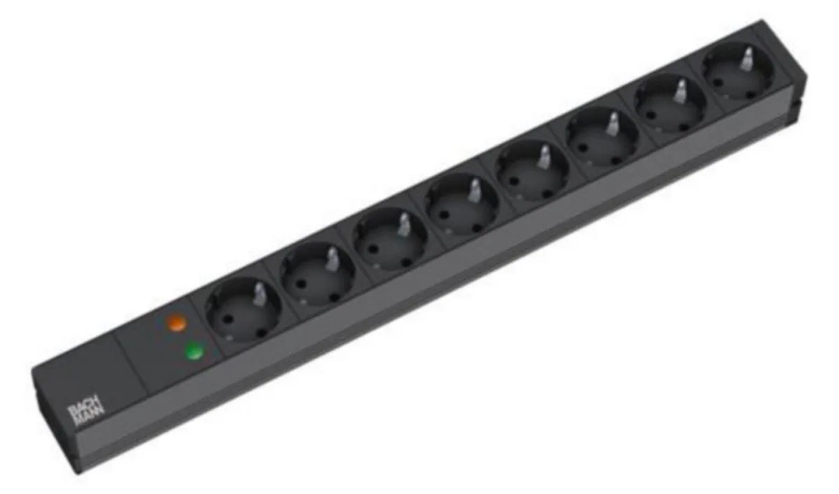 Jatkopistorasia Bachmann - JATKOPISTORASIA BACHMANN 19" PDU 8 X PR +YLIJ.S MUSTA