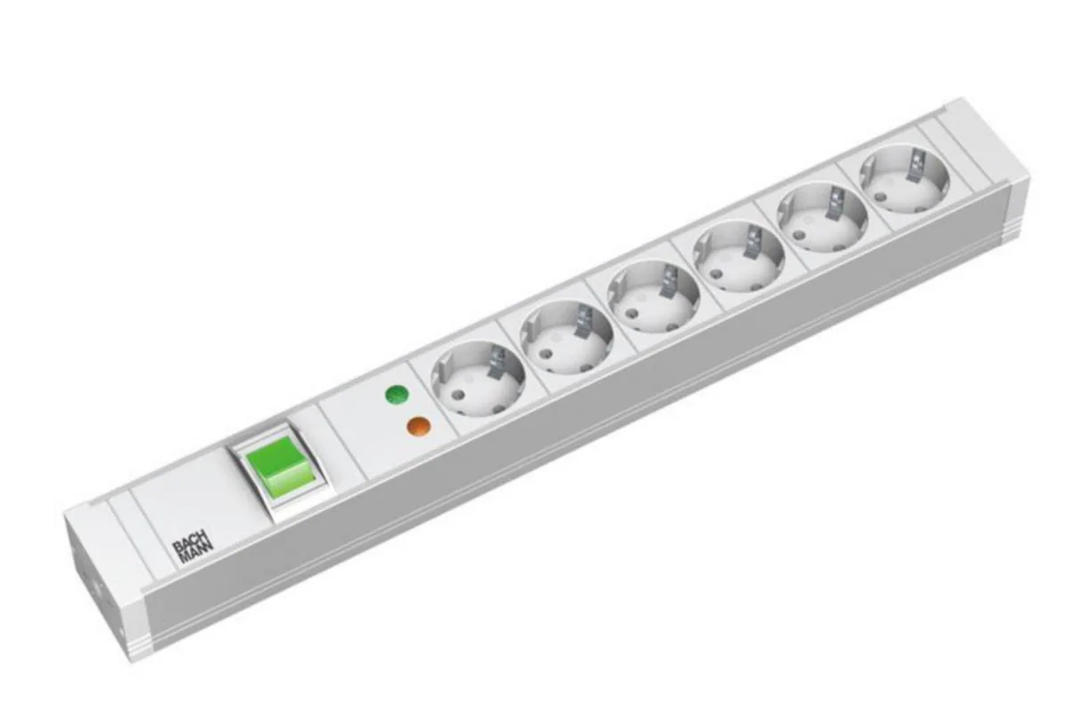 Jatkopistorasia Bachmann 19" - JATKOPISTORASIA BACHMANN 19" PDU >1U, 6X PR+YLIJ.+KYTK.
