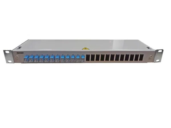 Paneeli-esikytketty Naficon Kaappitarvike PAN.19" SC/- 12SMT 1.5M
