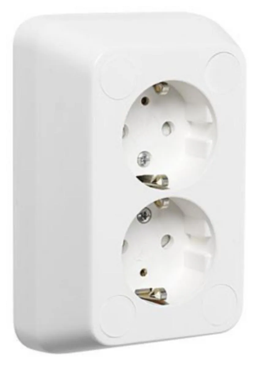 Pistorasia Schneider Electric Robust IP21 pinta-asennus - PISTORASIA ROBUST 2S/16A/IP21 PPJ VAL IK09