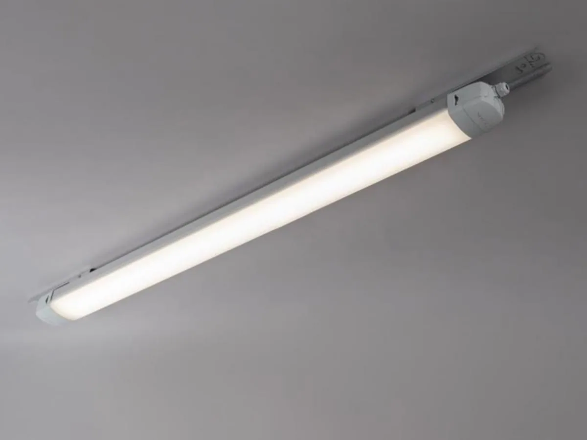Teollisuusvalaisin suljettu Hide-a-lite Liteline IP65 1200 840 DALI – 4000