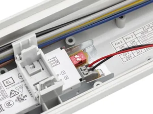 Teollisuusvalaisin suljettu Philips Coreline waterproof - TEOLLISUUSVAL SULJ CORELINE 4,6-8KLM 840 L1500 IP66 3LJ