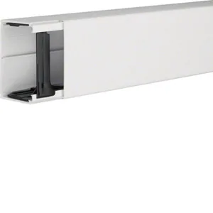 Asennuskanava Hager Tehalit.LF luonnonvalk. - ASENNUSKANAVA TEHALIT.LF LF60090 PVC 60X90X2000 LVA
