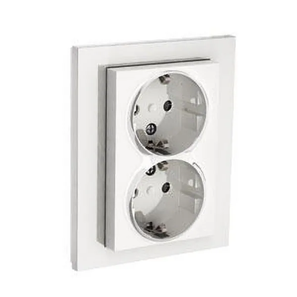 Pistorasia ELKO Plus 2 ja 3 upotettava 2S/16A/250V/IP20 UPJ/R VAL